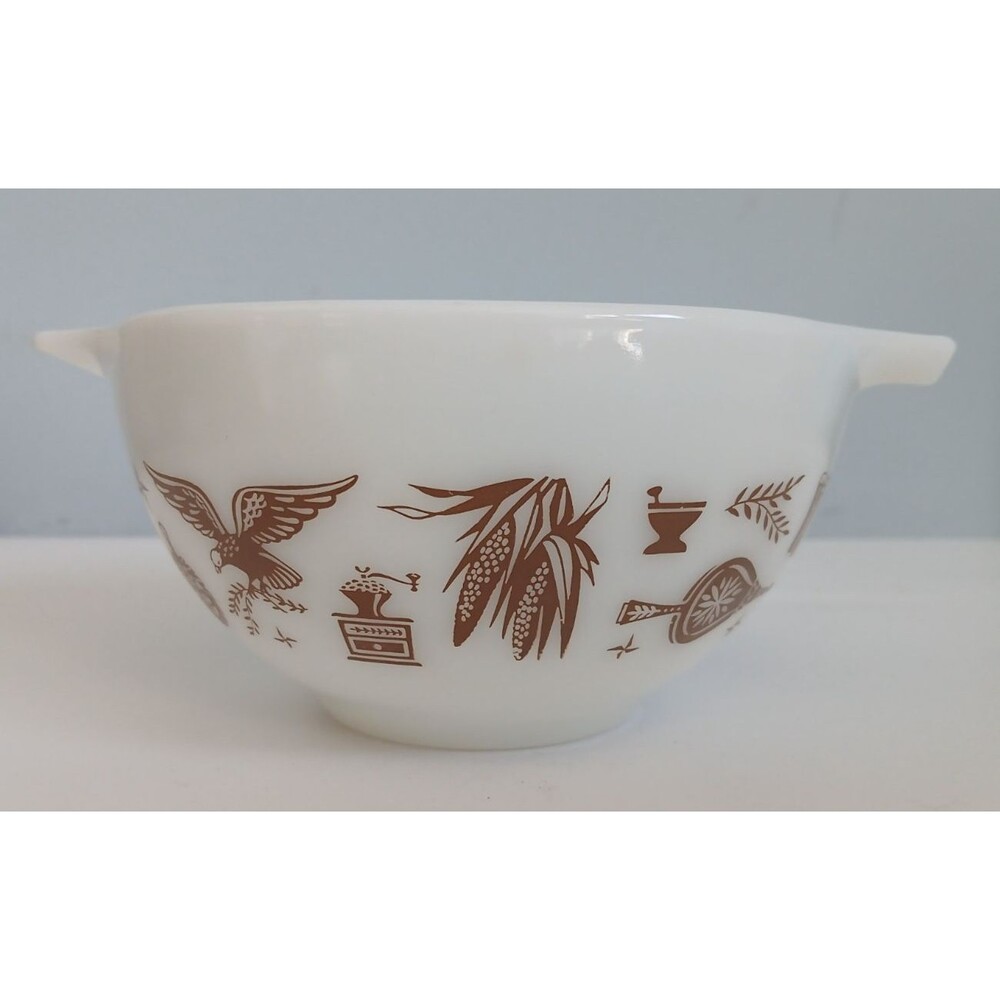 Vintage Pyrex Early American Cinderella Mixing Bowl #441  1 1/2 PT White & Brown